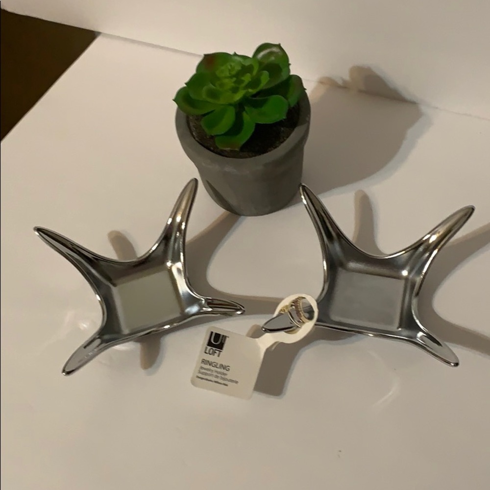Jewelry/Ring Holder by William Mak for Umbra 👠